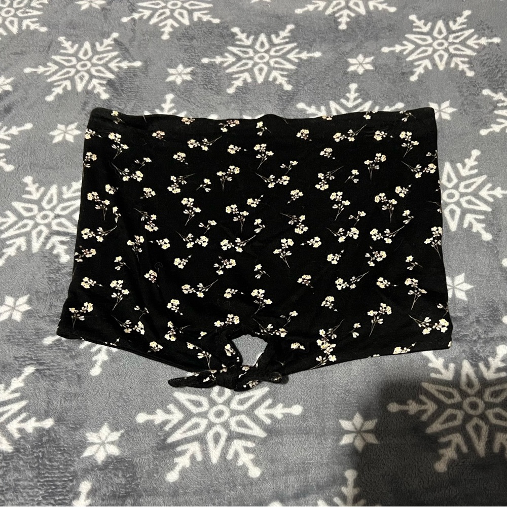 Flowery knotted strapless top
